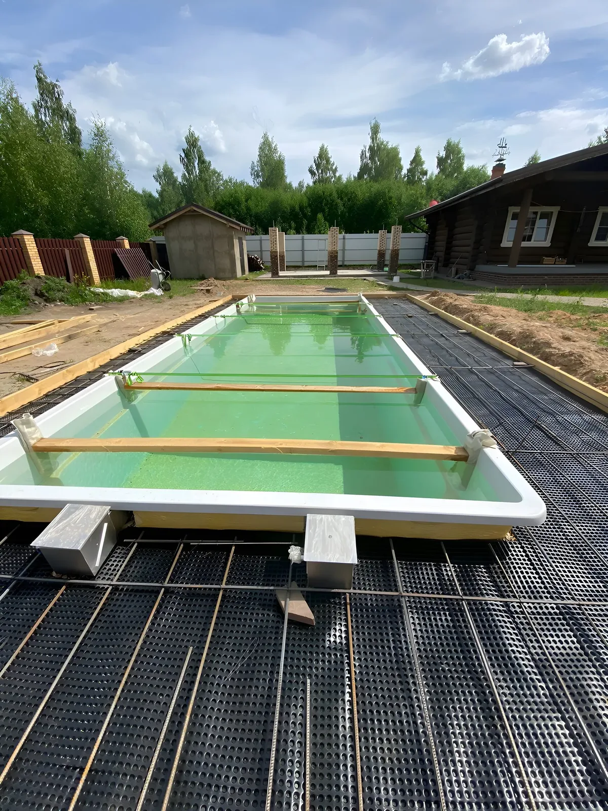 Laguna 9 — вечернее освещение в Белогорске